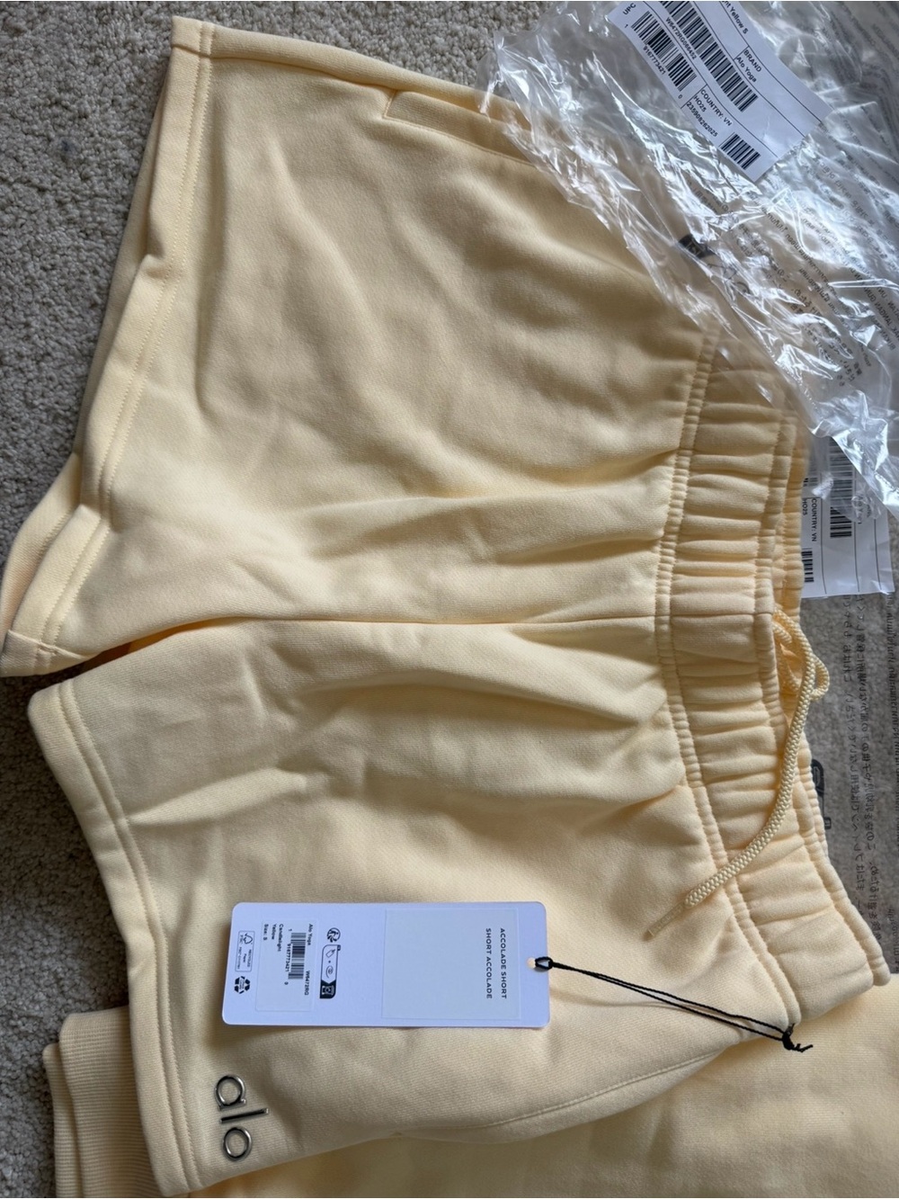 ALO Candlelight Yellow Cozy Sweatshirt & Shorts Set Size SMALL NWT - Picture 8 of 8